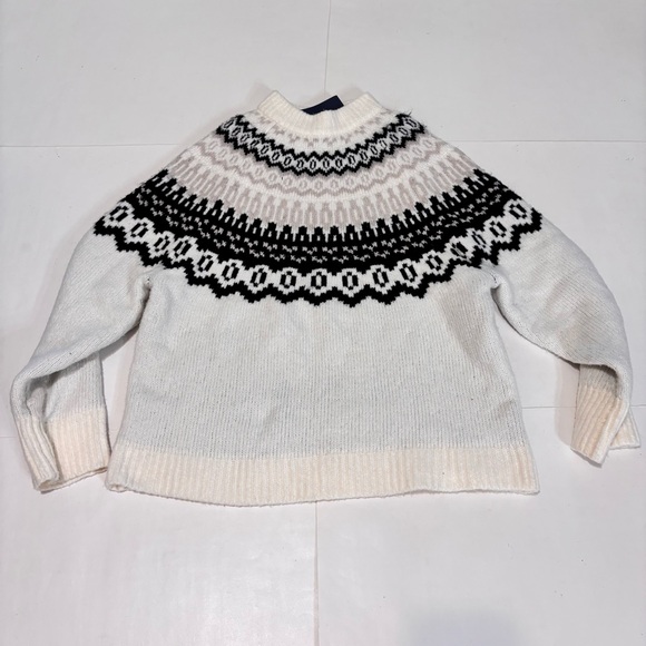 Universal Thread Sweaters - Universal Thread Black and Cream Turtleneck Sweater